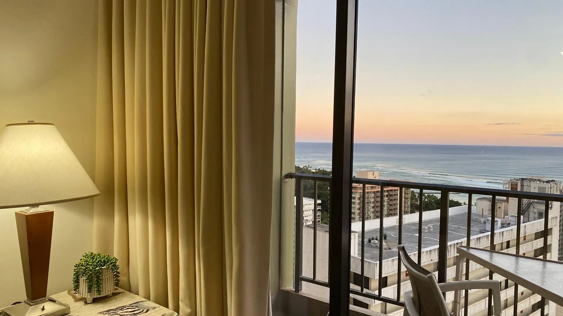 מלון דירות הונולולו Waikiki Sunset Hotel Ocean View